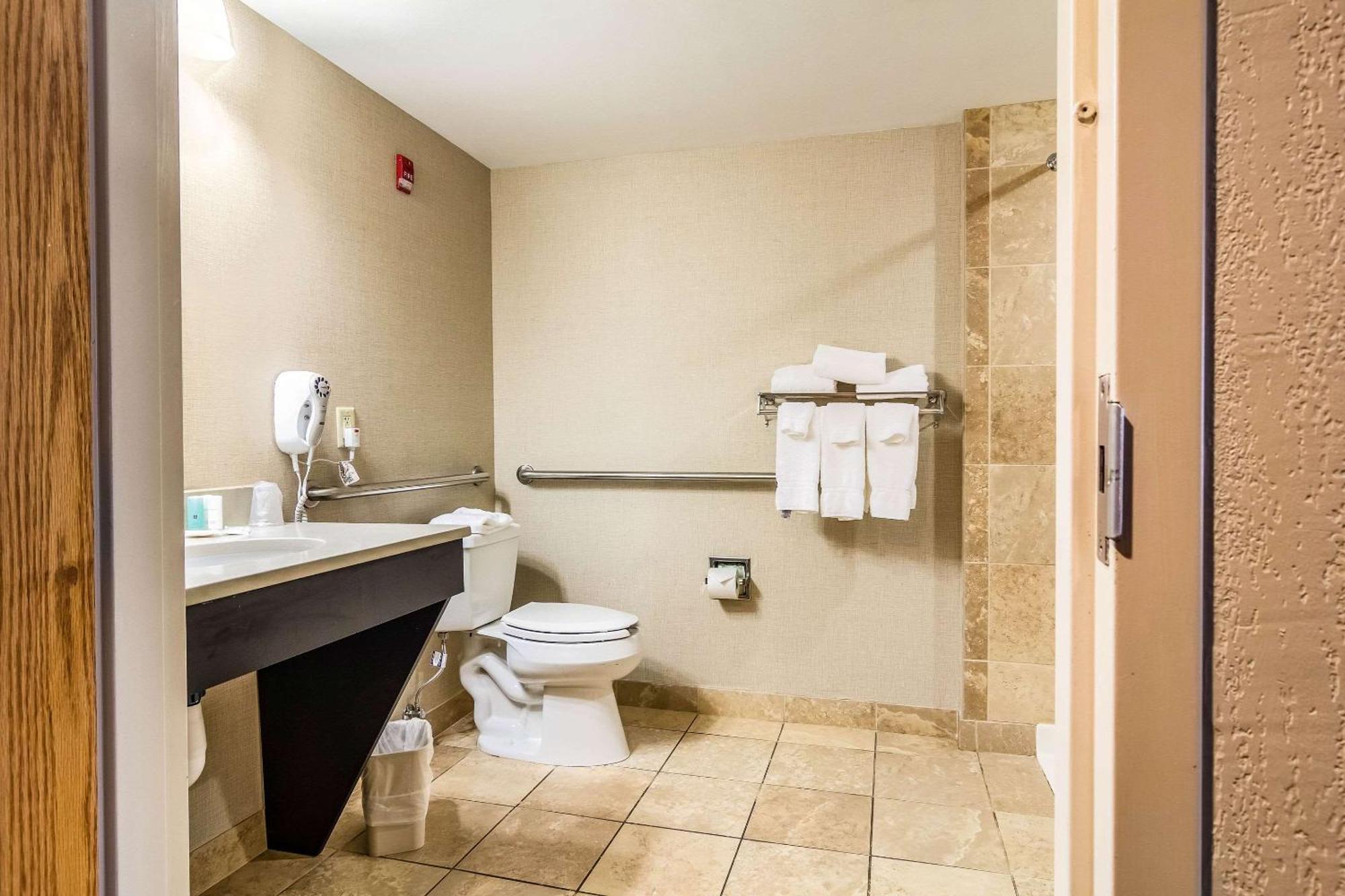 Clarion Inn Cranberry Township Εξωτερικό φωτογραφία
