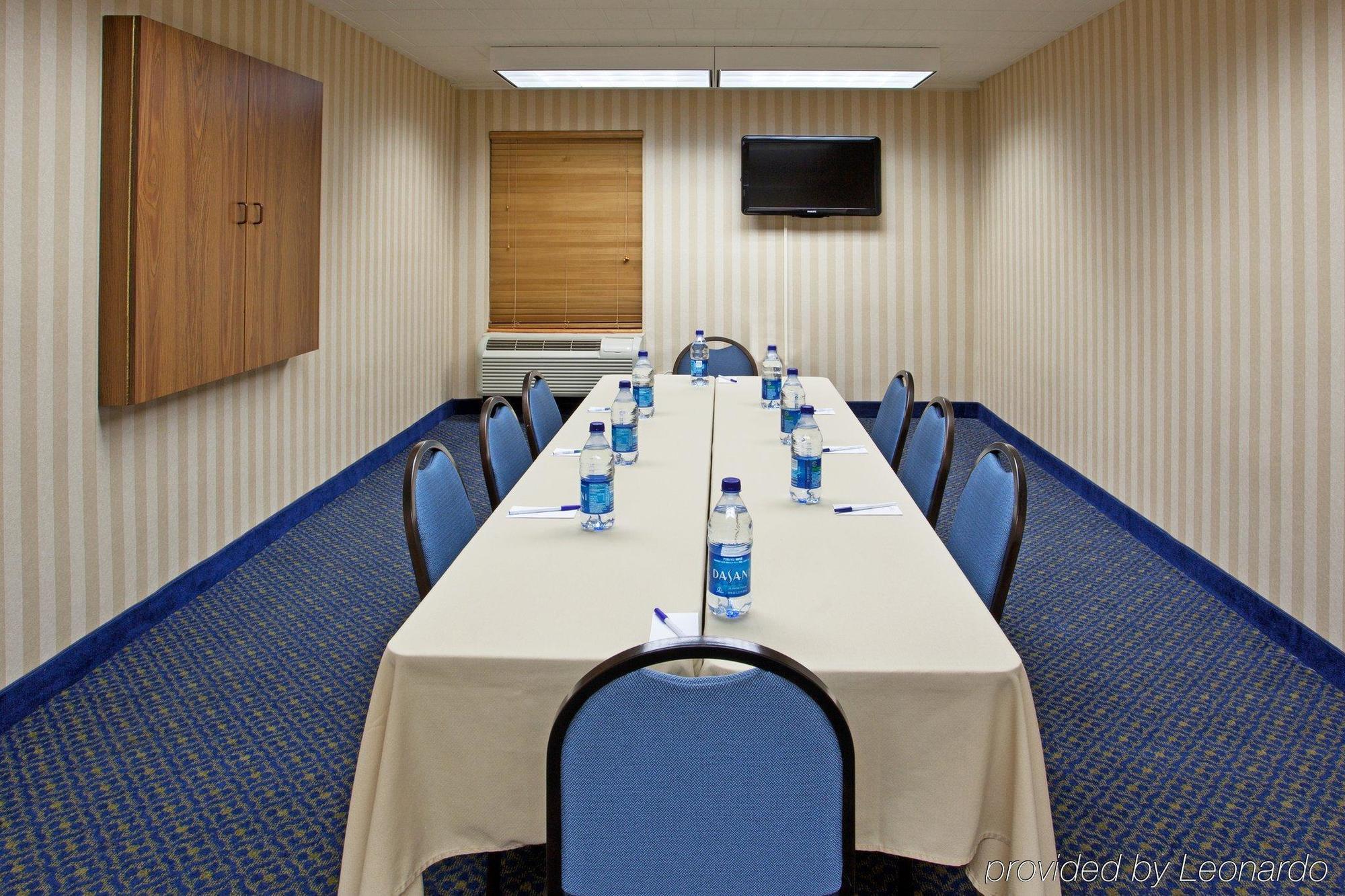 Clarion Inn Cranberry Township Ανέσεις φωτογραφία