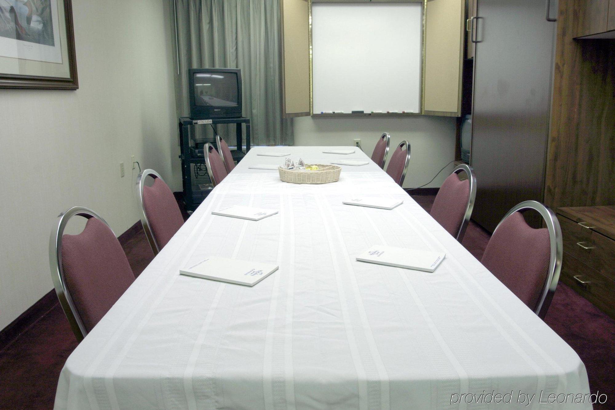 Clarion Inn Cranberry Township Ανέσεις φωτογραφία